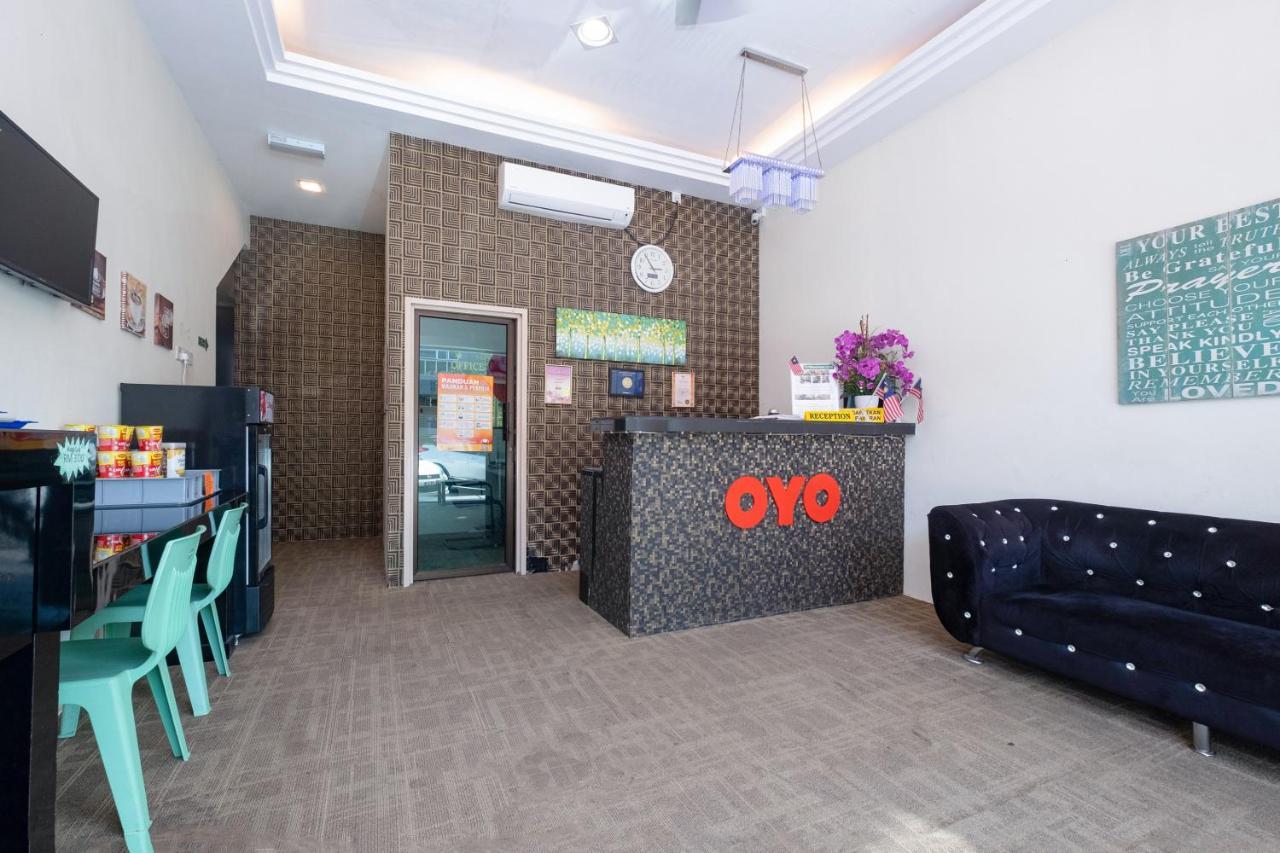 Oyo 89981 Nyamanya Hotel Куантан Екстериор снимка