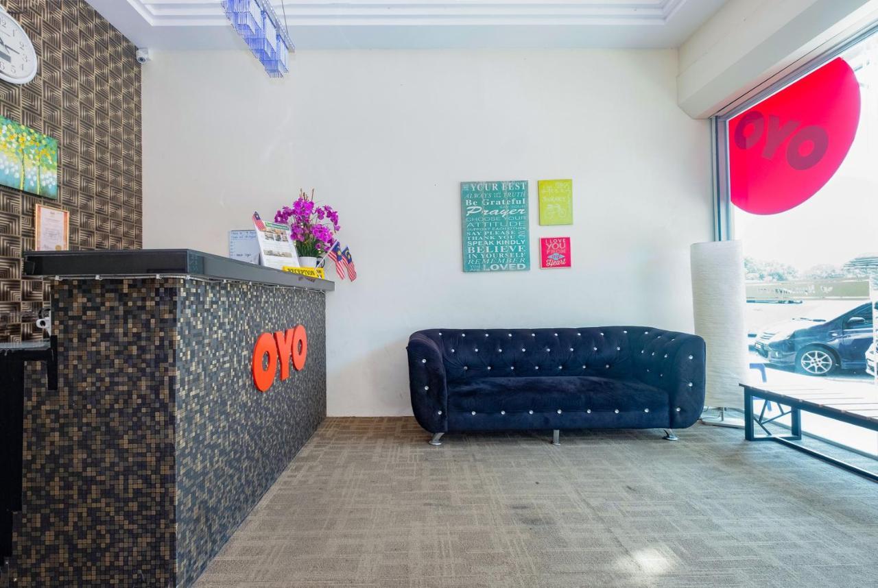 Oyo 89981 Nyamanya Hotel Куантан Екстериор снимка