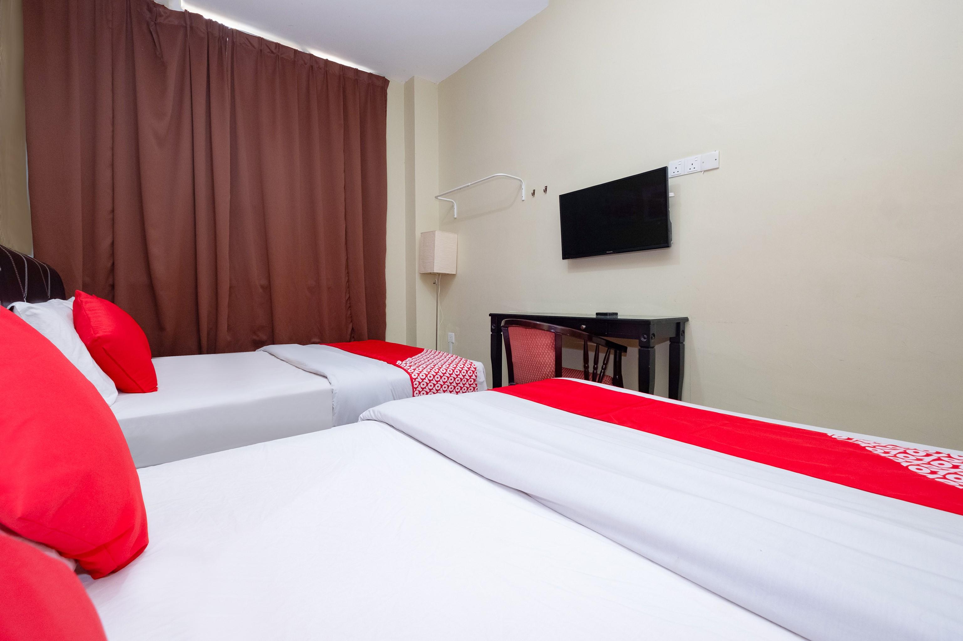 Oyo 89981 Nyamanya Hotel Куантан Екстериор снимка