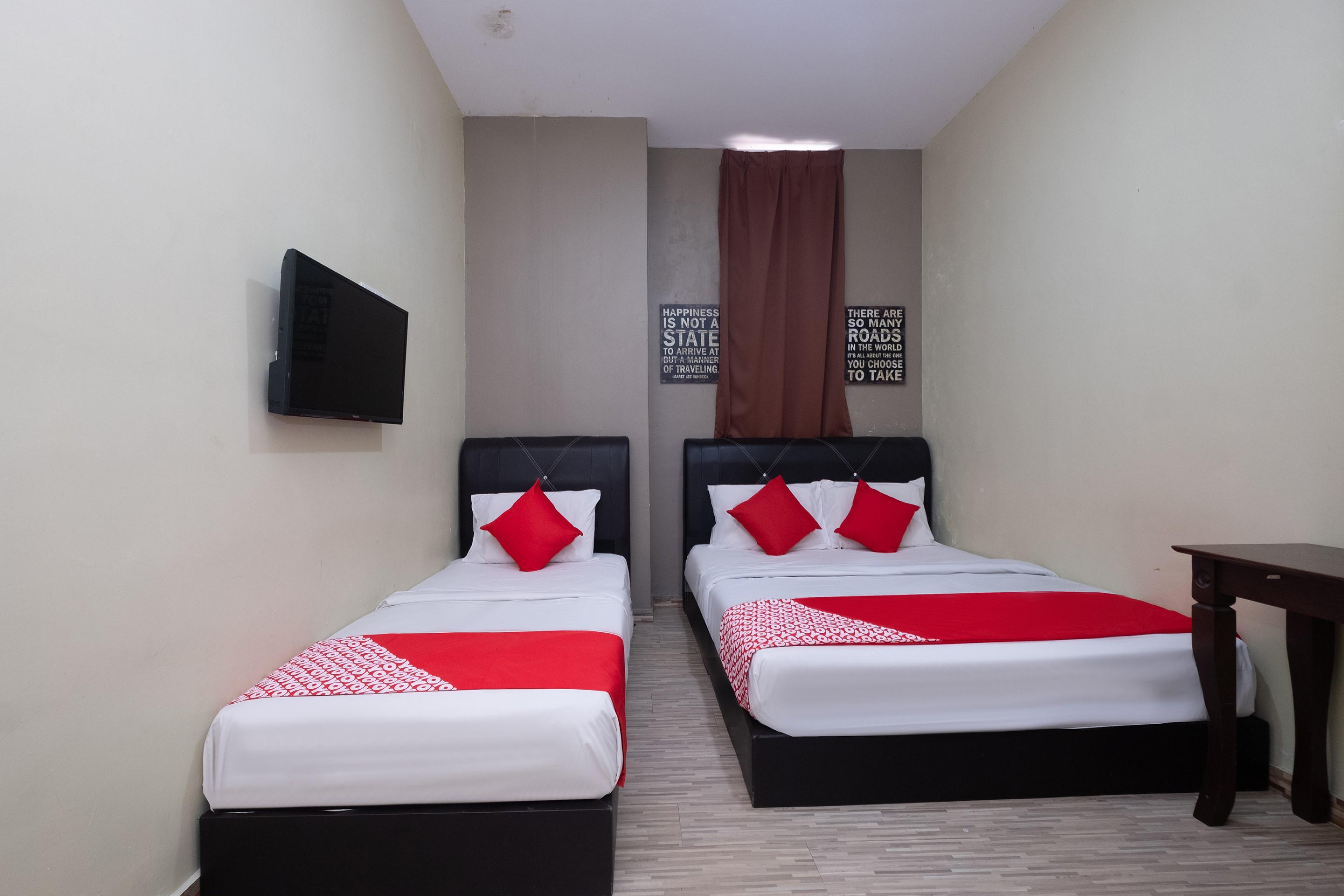 Oyo 89981 Nyamanya Hotel Куантан Екстериор снимка