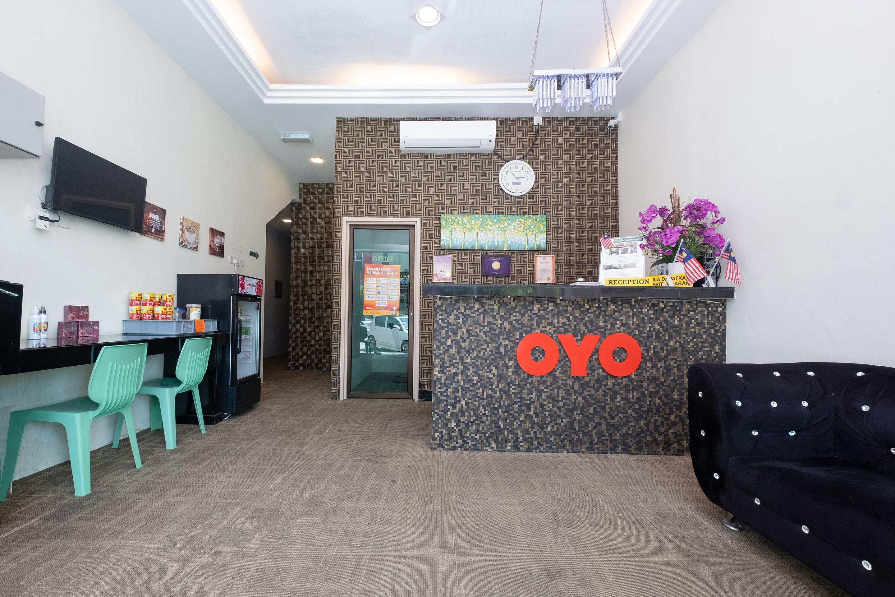 Oyo 89981 Nyamanya Hotel Куантан Екстериор снимка